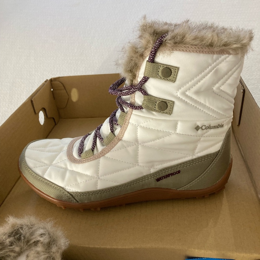 Columbia White and Gray Quilted Winter Boots - Picture 8 of 9